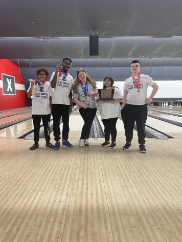 Athletes Laimont Monard, Sophia Swiderski, Dantae Brewster, Vanessa Leggio, and Carson Brill are your new Unified Bowling team state champions!
